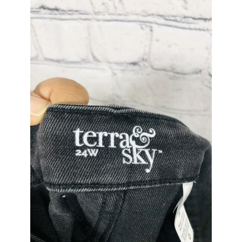 Terra & Sky Women High Rise Denim Shorts Frayed Hem Faded Black 24W NWT